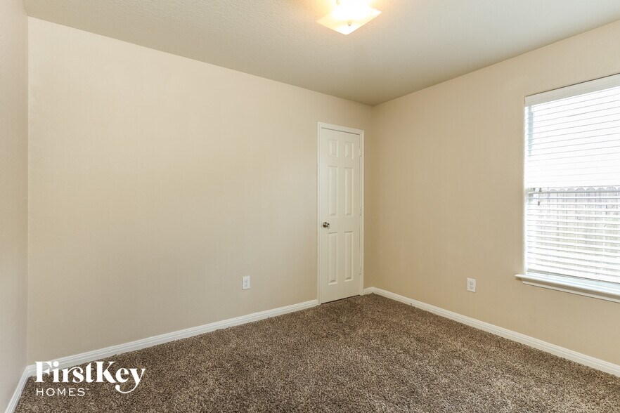 Building Photo - 11227 Pecan Canyon