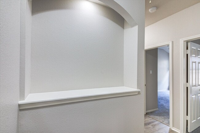 Building Photo - 16100 S Great Oaks Dr