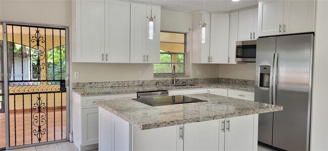 Building Photo - 1444 SW 32nd Ct