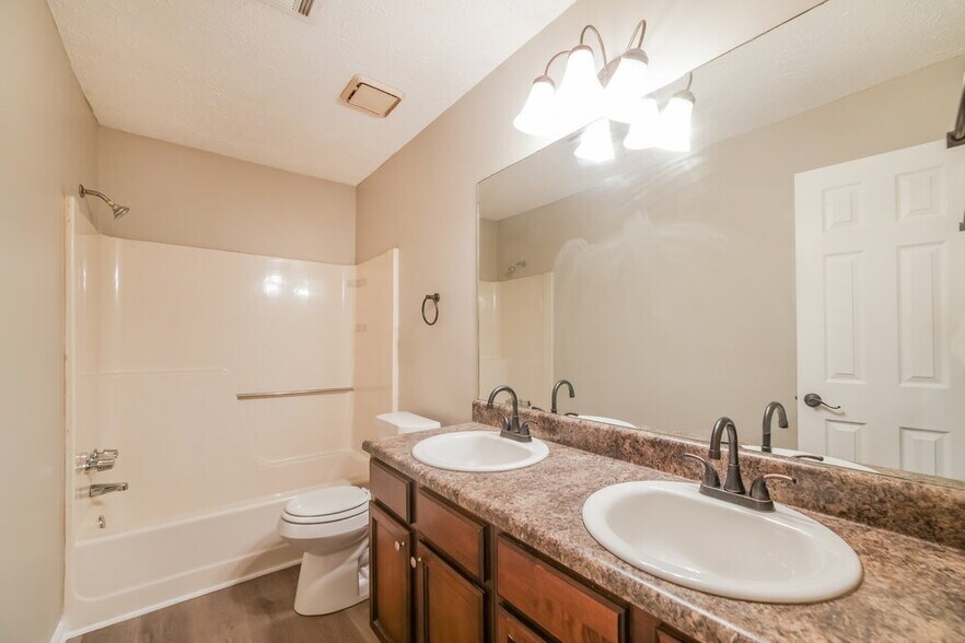 Building Photo - 1860 Rainbow Ln