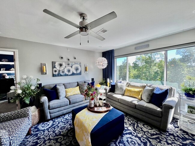 Building Photo - The Silverleaf Apartments