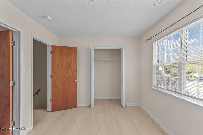 Building Photo - 1144 Pueblo Dr
