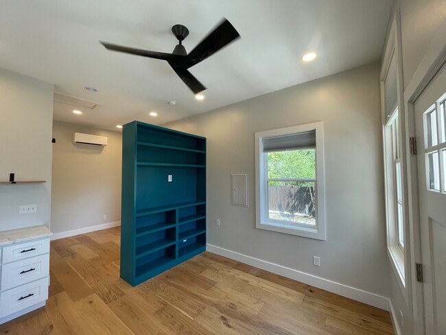 Building Photo - 907 Ashley Ave