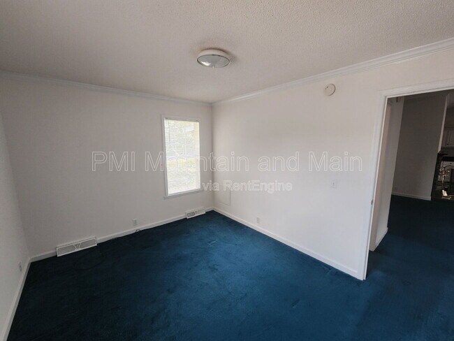 Building Photo - 58 Booker St