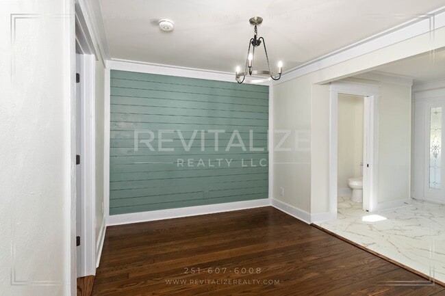 Building Photo - Gorgeous Spring Hill Home!