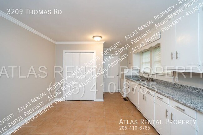 Building Photo - 3209 Thomas Rd