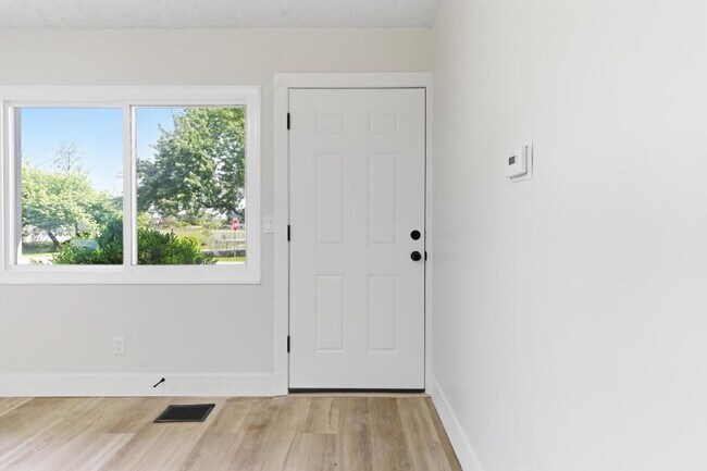 Building Photo - 4351 Redonda Ln