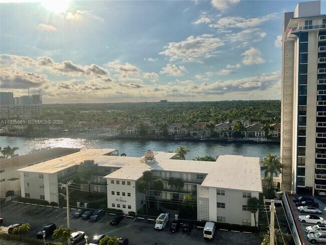 Building Photo - 2101 S Ocean Dr