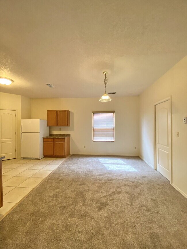 Building Photo - 4BR - PLUS LOFT and 3 CAR GARAGE