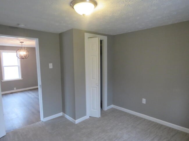 Building Photo - 106 Persimmon Way