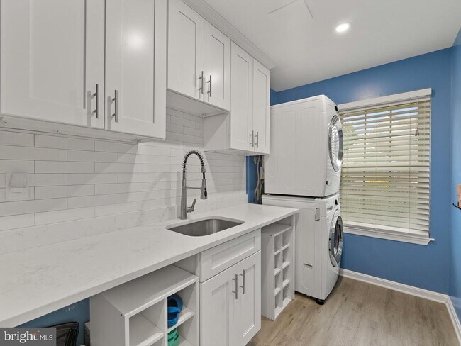 Building Photo - 3044 Emerald Chase Dr