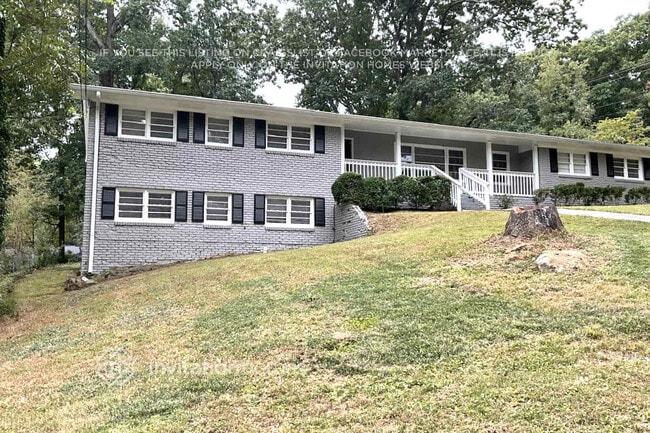 Building Photo - 2550 Greenwood Cir