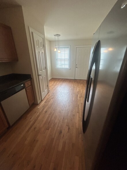 Building Photo - 1626 Parkwood Ave