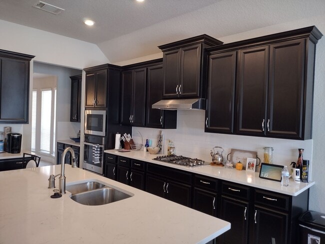 Building Photo - Beautiful 4 bedroom with a pool!!!