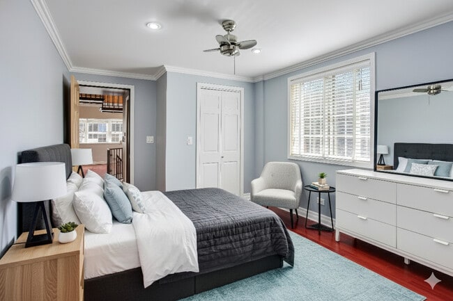 Building Photo - 1532 N Greenview Ave