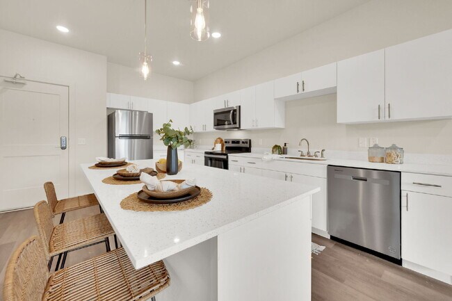 Building Photo - Welcome to Morrelli Apartments-2 MONTHS RENT FREE!
