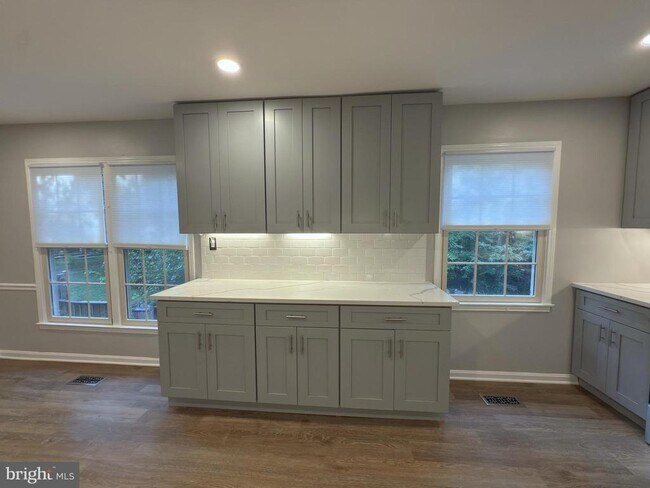 Building Photo - 3945 Wilcoxson Dr