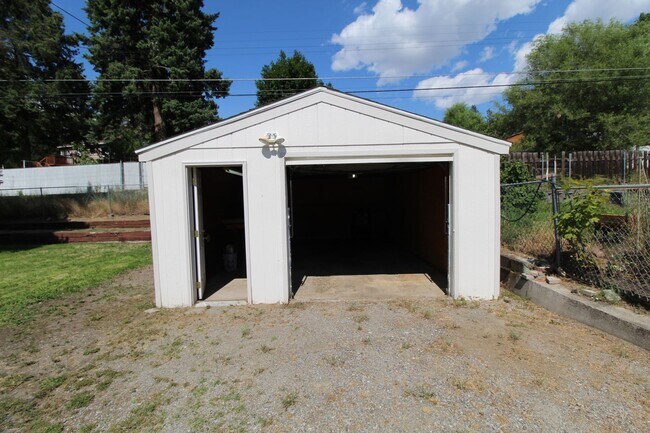Building Photo - 6112 N Driscoll Blvd