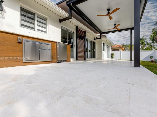 Building Photo - 16894 Crestview Ln