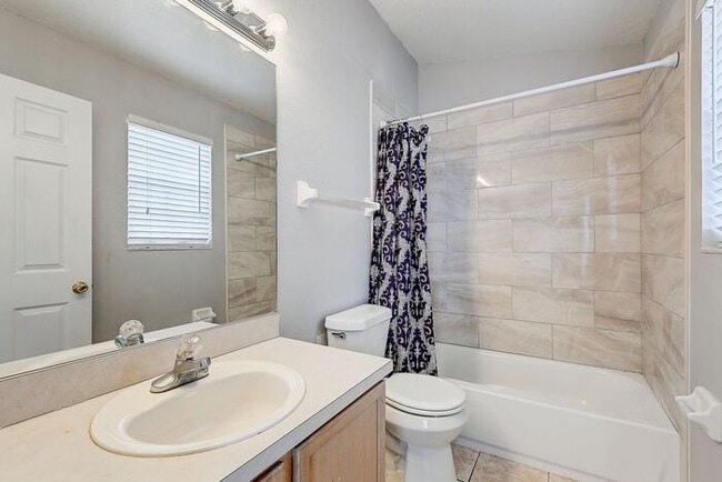 Building Photo - Land O'Lakes 3 Bed/2.5 Bath Townhome for L...