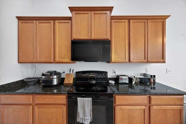 Building Photo - 7736 Kinston St