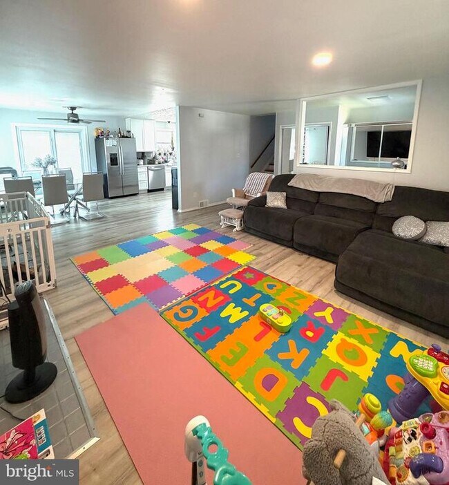 Building Photo - 7410 Dickenson St