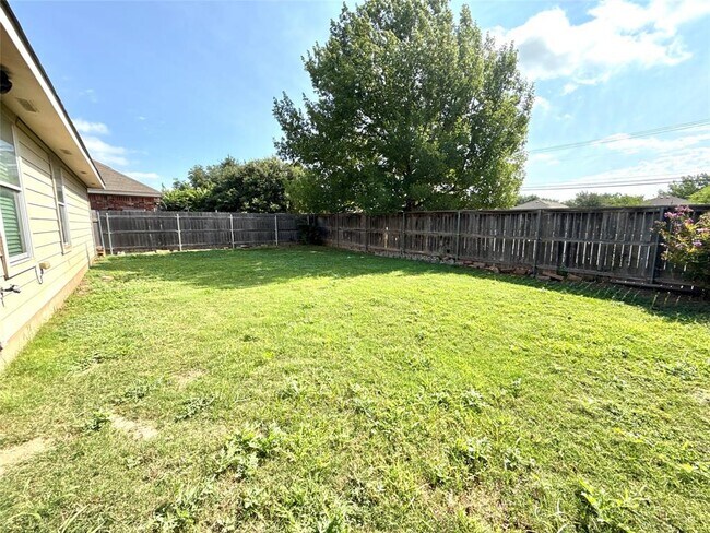Building Photo - 1213 Rainbow Parke Dr