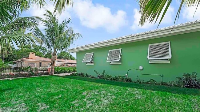 Building Photo - 532 N Palmway