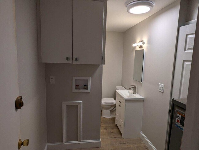 Building Photo - 536 E Washington