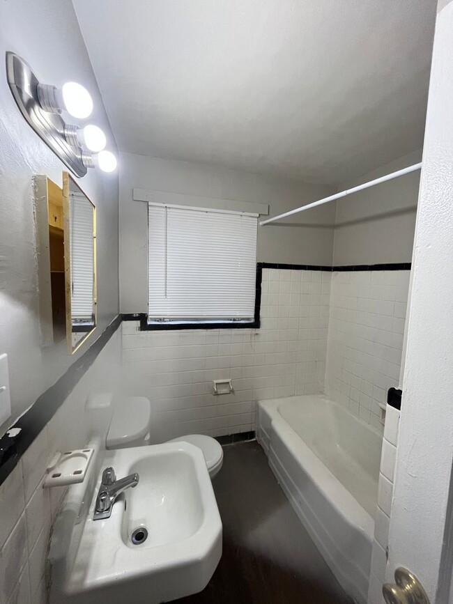Building Photo - **ON HOLD**Total Electric - 2 Bedroom / 1 ...