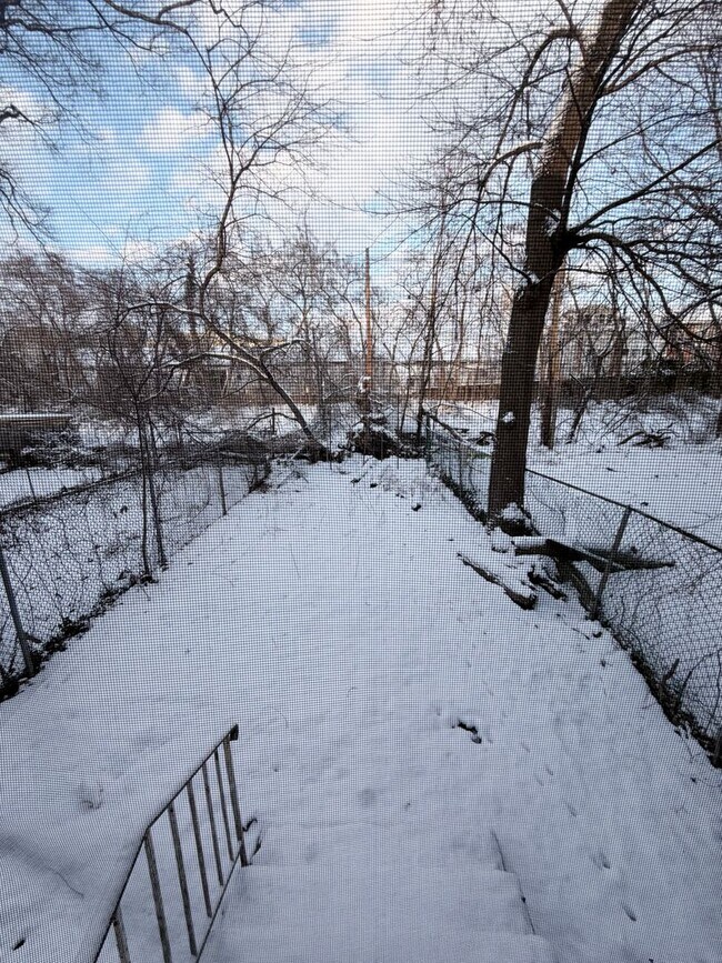 Building Photo - 10 Jarvis Pl