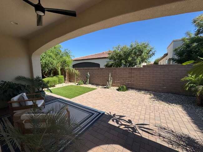 Building Photo - 120 E Iloca Ln