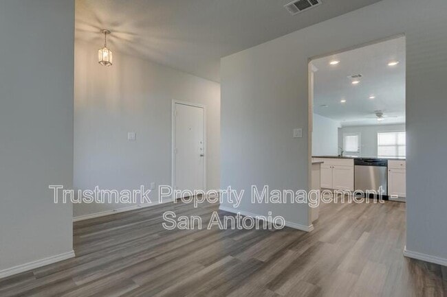 Building Photo - 242 Holland Pk