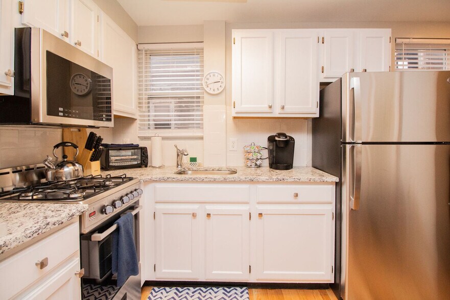 Building Photo - 25 A Jay St