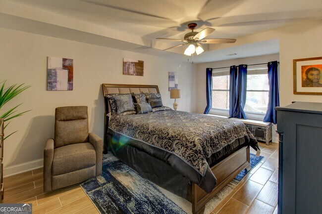 Building Photo - 4915 Lake Forest Dr SE