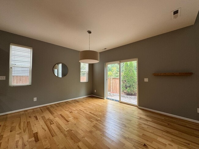 Building Photo - Spacious 3BD/2.5BTH Home w/ Modern Upgrade...