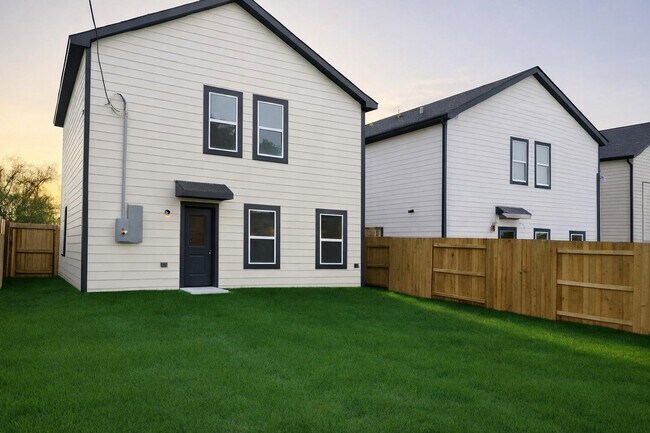 Building Photo - 414 N 4th St