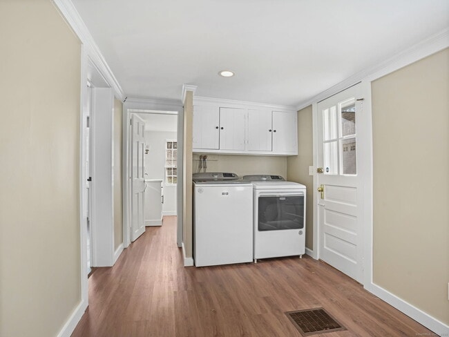 Building Photo - 575 Black Rock Tpke