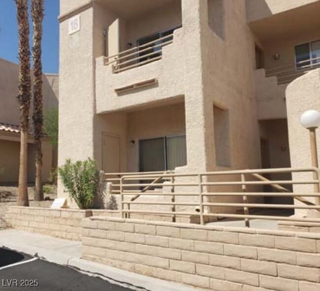 Building Photo - 2200 Highpointe Dr
