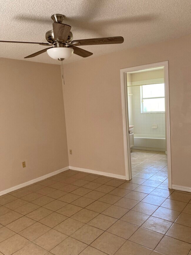 Building Photo - 867 Lake Jackson Cir