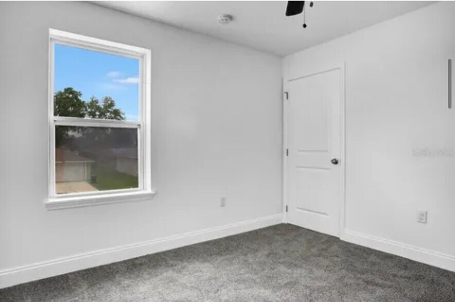 Building Photo - 415 Lark Ct