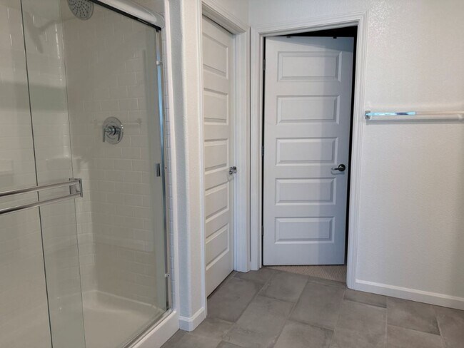 Building Photo - Newer 4 Bed / 2.5 Bath Home in Spring Lake | Owned Solar | Prime Location