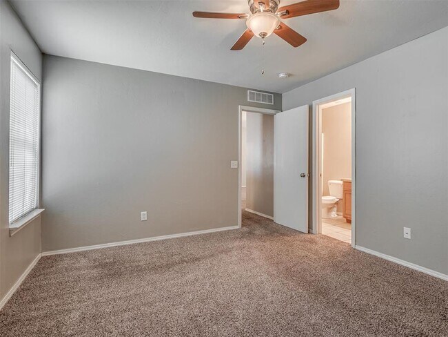 Building Photo - 9728 SW 27th St