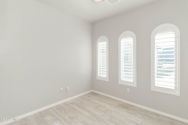 Building Photo - 864 Lemington St