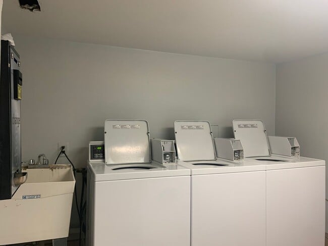 Building Photo - DC Studio in "Old City"  - Furnished!! Murphy bed & small sofa.