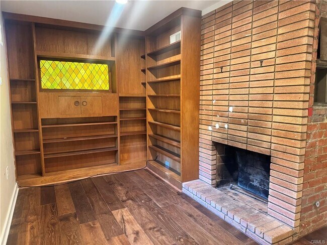 Building Photo - 2248 E Chevy Chase Dr