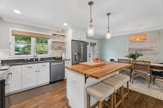 Building Photo - 4097 Longview Dr