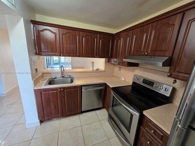 Building Photo - 3252 Foxcroft Rd