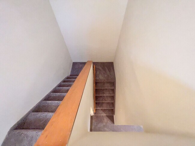 Building Photo - Cedarbend 5274-3