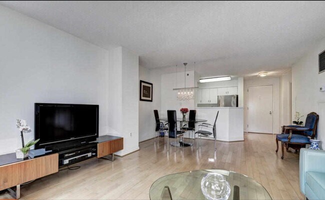 Building Photo - 2 Bedroom Condo unit